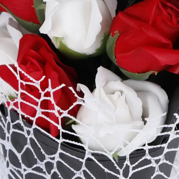 Dárková krabička s romantickou kyticí